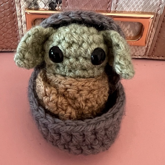 Mini Crochet Grogu in Hover Chair Mandalorian - Picture 2 of 4